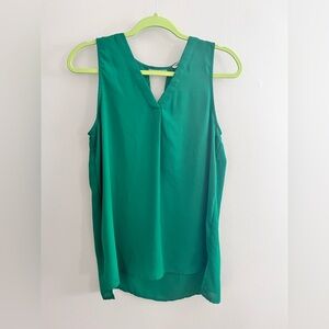 PLEIONE Green V-Neck Sleeveless Blouse